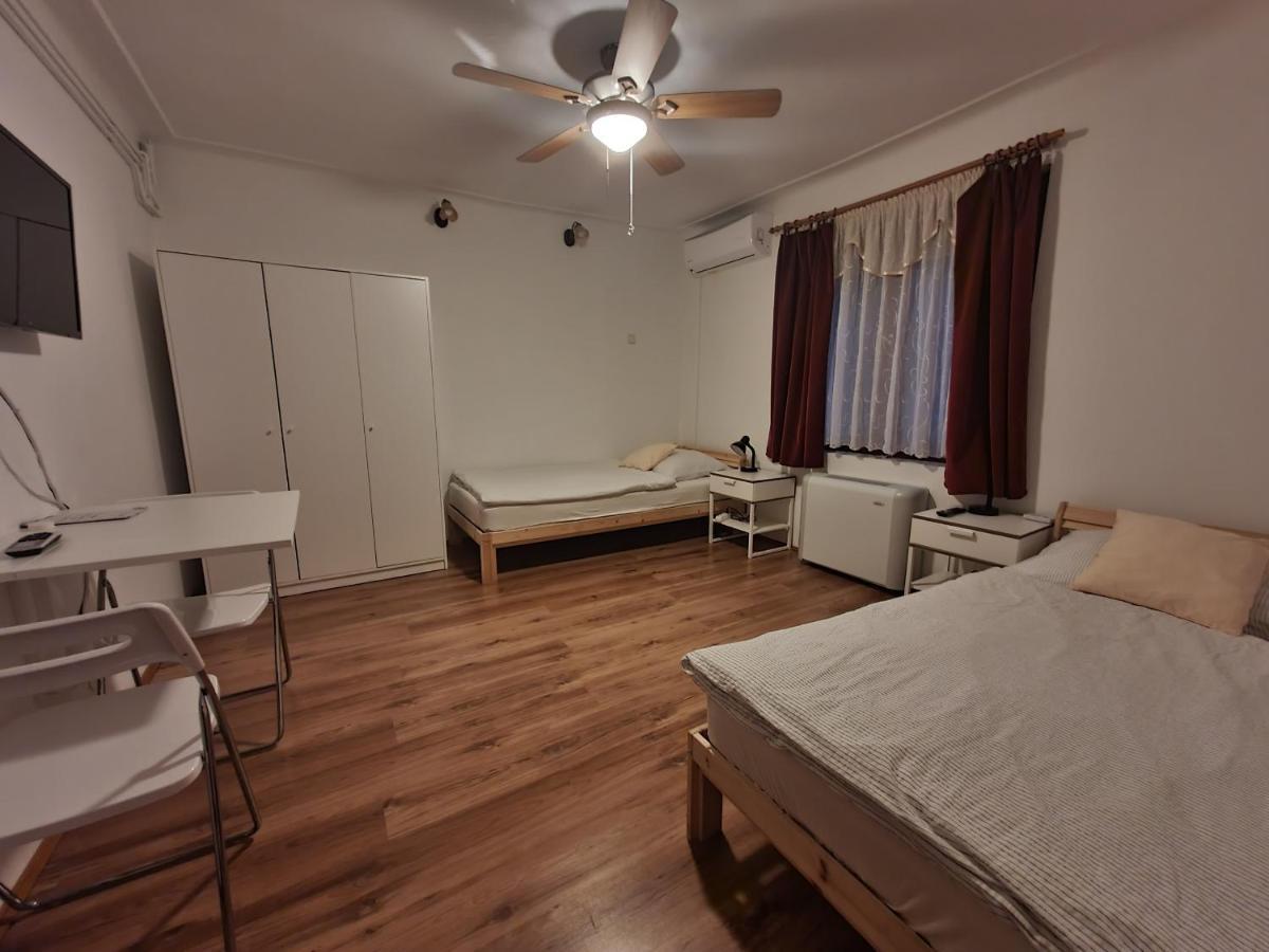Family Friendly Gyal Appartement Buitenkant foto