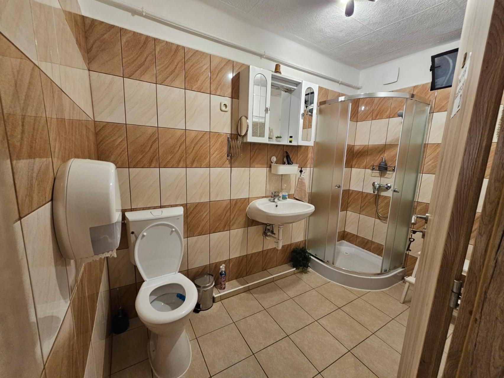 Family Friendly Gyal Appartement Buitenkant foto