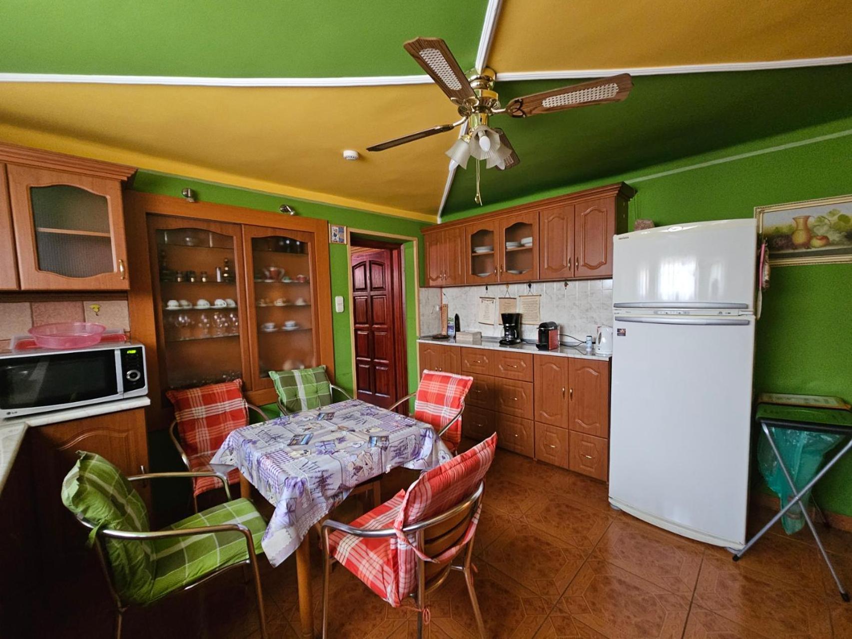 Family Friendly Gyal Appartement Buitenkant foto
