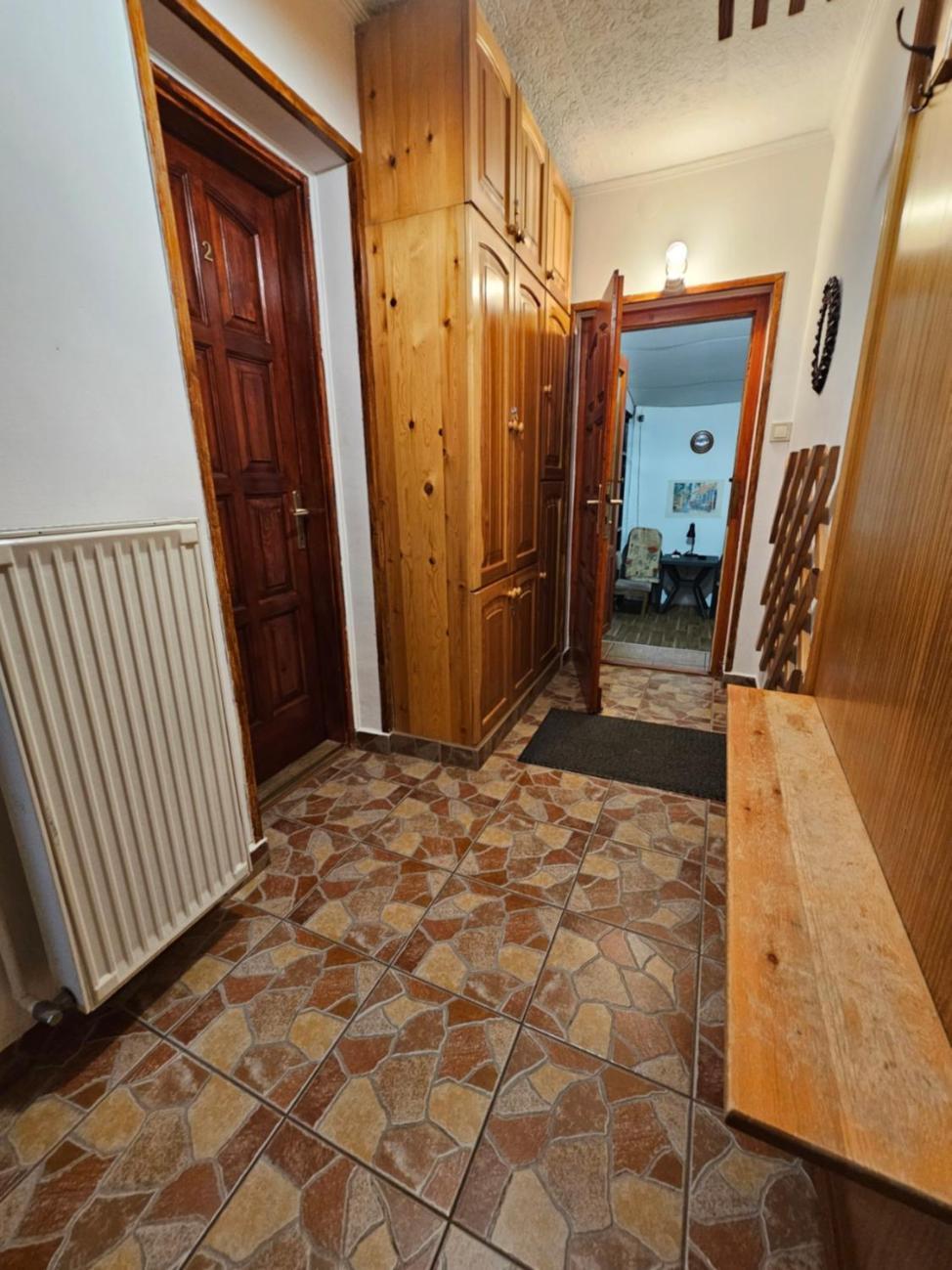 Family Friendly Gyal Appartement Buitenkant foto