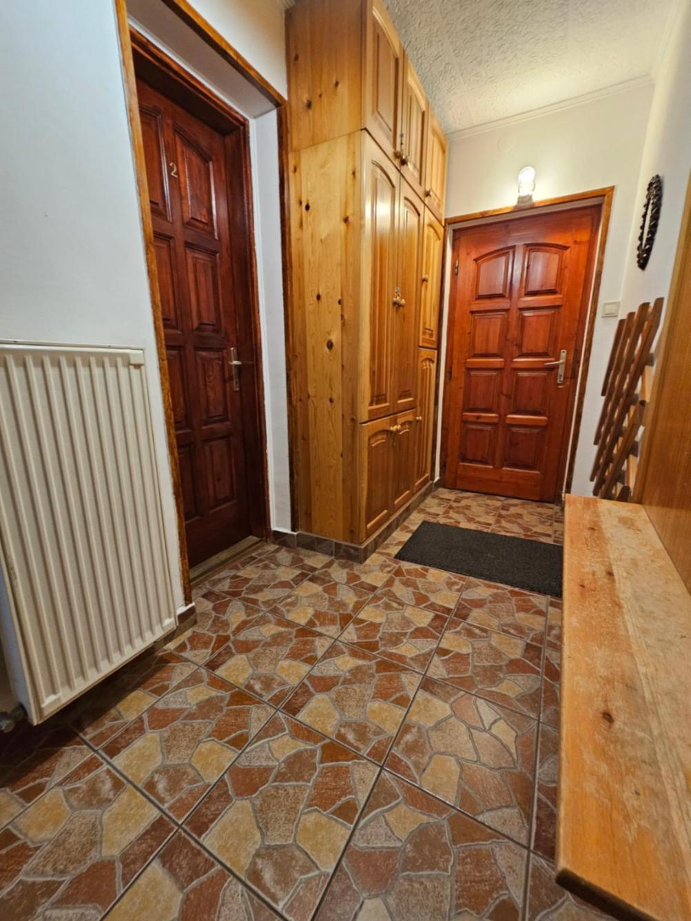 Family Friendly Gyal Appartement Buitenkant foto